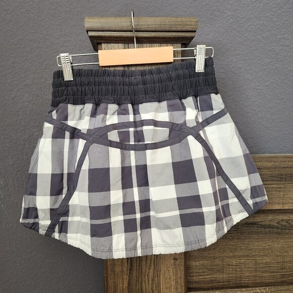 Lululemon Plaid Tracker Skirt‎ Skort Sz 4 Foxy Plaid Mini Sidewalk Gray White - Picture 2 of 11